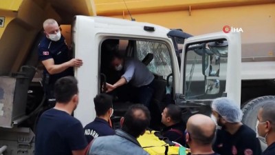  Manisa'da kamyonlar çarpıştı: 2 yaralı