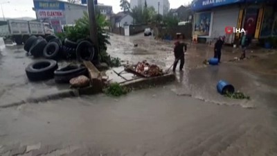 yagmur suyu -  Susurluk'ta sağanak sonrası yollar göle döndü Videosu