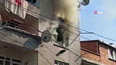  Esenyurt'ta korkutan yangın: Prizde unutulan şarj aleti yangına neden oldu