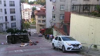 Kağıthanede yokuş çıkarken kontrolü kaybedilen panelvan devrildi - İSTANBUL