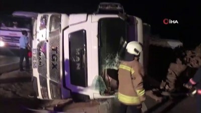  Kontrolden çıkan tomruk yüklü tır devrildi: 1 ölü
