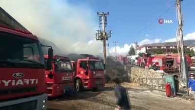 fabrika yangini -  Organize Sanayi Bölgesi'nde fabrika yangını sürüyor Videosu