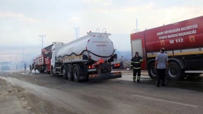 Palet fabrikasında çıkan yangına müdahale ediliyor (1) - HATAY