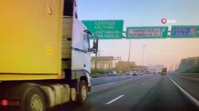 hiz siniri -  - Rusya’da otoyol ortasında aracı bozulan sürücü ölümden koşarak kurtuldu Videosu