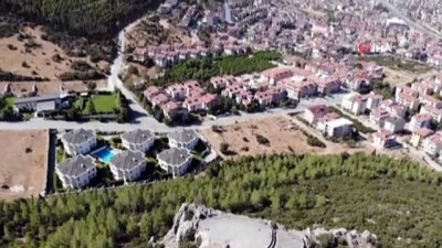  Uyarı tabelası ve beton bariyerleri deviren alemciler, Mehtap Tepesi'ni çöplüğe çevirdi