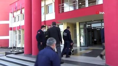 itfaiye merdiveni -  Valilik binasında polisin belinden düşen biber gazı patlayınca panik yaşandı Videosu