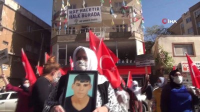  Acılı annelerin 'Kahrolsun PKK' sloganları HDP binasında yankılandı