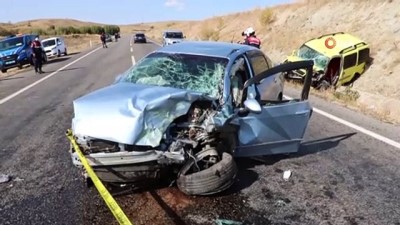 hatali sollama -  Hatalı sollama yapan otomobil, taksi ile çarpıştı: 1 ölü, 2 yaralı Videosu
