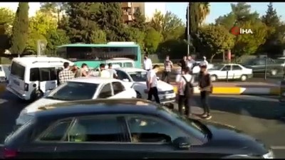 zincirleme kaza -  Şanlıurfa’da 5 araç birbirine girdi Videosu