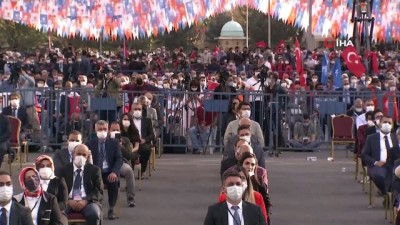  Cumhurbaşkanı Erdoğan: 'Suriye’de 4 milyon civarında insanı hepsine sahip çıktık. Şimdi bir de orada briket evler yapıyoruz. İdlib’de evsiz kalan kardeşlerimizi oraya yerleştirmenin gayreti içindeyiz'