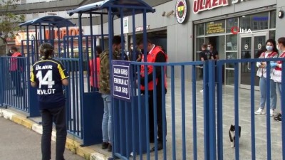 local - Fenerbahçeli taraftarlar stada geldi Videosu
