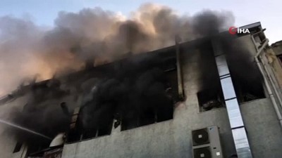  Kağıthane'de 4 katlı bir iş merkezinde yangın