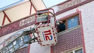itfaiye merdiveni -  Apartman boşluğunda çıkan yangın korkuttu Videosu
