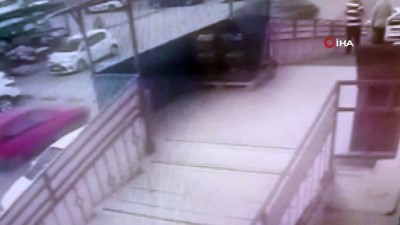 guvenlik kamerasi -  Bursa’da aracın altında kalan kadın hayatını kaybetti Videosu