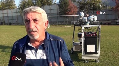 irak - Eski futbolcudan yerli 'top atma makinesi' Videosu