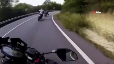 kesk -  Kaza sonrası sürüklenen motosikletinin peşinden koştu Videosu