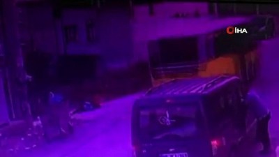 guvenlik kamerasi -  Bursa'da oyun oynayan çocuğa otomobil çarptı o anlar kameraya yansıdı Videosu