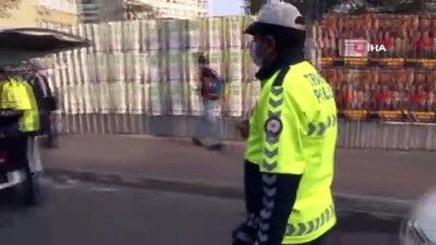 para cezasi -  Karantinada olması gerekirken direksiyon başına geçen sürücü, polis ekiplerine yakalandı Videosu