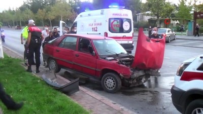  Kaza yapan otomobil ağaca çarparak durabildi: 4 yaralı