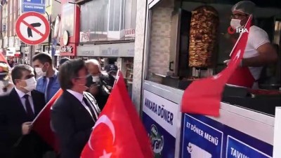 yildizli -  Vali kapı kapı gezip bayrak dağıttı Videosu