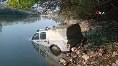 yasli adam -  Yaşlı adam aracıyla dereye uçtu Videosu