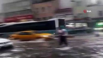  Karaköy’de su baskını yaşandı