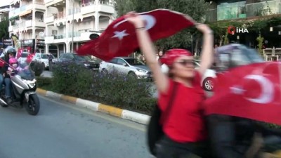 arac konvoyu -  Kuşadası’nda konvoylu kutlama Videosu