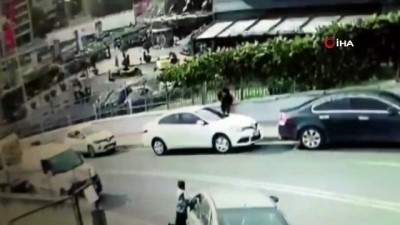  - Ataşehir’de otomobillerden hırsızlık yapan iki şahıs yakalandı