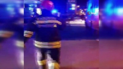 akaryakit istasyonu -  Rögar çukuruna takılan otobüs takla attı Videosu