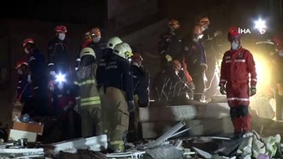  Bakanlar Rıza bey apartmanı çevresindeki depremzedeleri ziyaret etti