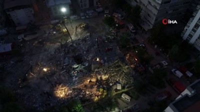  Emrah apartmanının enkazında çalışmalar sabahın ilk saatlerinde devam ediyor