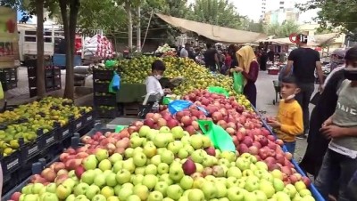  Siverek'te pazar esnafı gelirini İzmir'deki depremzedelere bağışladı