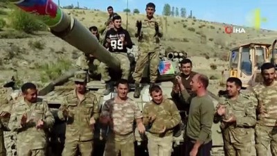  - Azerbaycan askerlerinden, Ermenistan tankının üzerinde zafer şarkısı