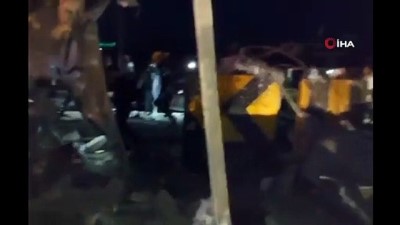 polis noktasi -  El Bab'ta polis noktasına bomba yüklü araçla saldırı: 2 ölü, 6 yaralı Videosu