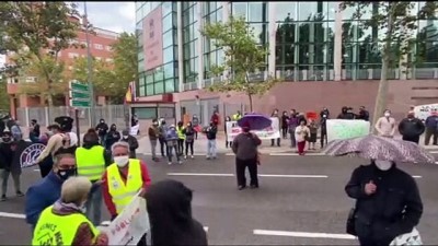 İspanya'da artan Kovid-19 vakaları nedeniyle getirilen kısıtlamalar protesto edildi - MADRİD