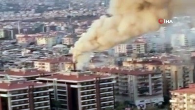  İzmir'de restoranda çıkan yangın paniğe neden oldu