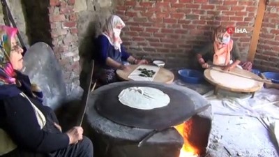 kadilar -  - Oğuzlarlı kadınlar imece usülü kış hazırlığı yapıyor Videosu