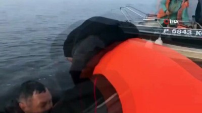  - Rusya'da alabora olan teknedeki balıkçılar son anda kurtarıldı