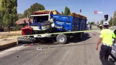  - Traktör ile kamyon çarpıştı: 1 ölü, 2 yaralı