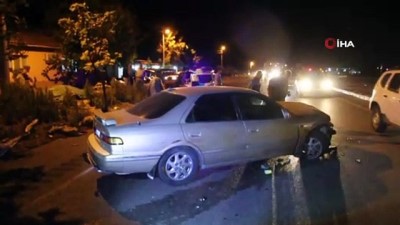  Otomobiller karayolundaki koyun sürüsüne daldı; 7 yaralı