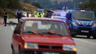  Sinop'ta otomobil ile hafif ticari araç çarpıştı: 1 ölü, 5 yaralı