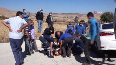 kadin surucu -  Tunceli'de iki araç kafa kafaya çarpıştı, sıkışan sürücüleri ekipler kurtardı Videosu
