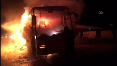 yolcu otobusu - Adana'da seyir halindeki yolcu otobüsü yandı Videosu