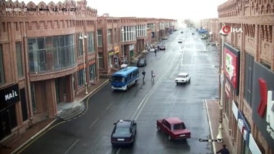 patlama ani -  - Azerbaycan’ın Gence şehrindeki AVM’ye roket düştü Videosu