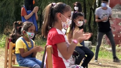 ilkogretim okulu - Gönüllülerden yüz yüze eğitime başlayan köy çocuklarına konser sürprizi - AĞRI Videosu