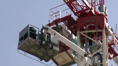 vinc kulesi -  AÜ Kampüsünde 45 metrelik kule vinçte mahsur kalan operatöre kurtarma operasyonu Videosu