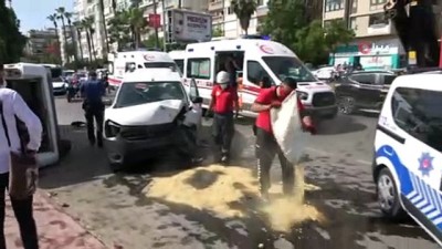 yolcu minibusu -  Hafif ticari aracın çarptığı yolcu minibüsü devrildi: 3 yaralı Videosu