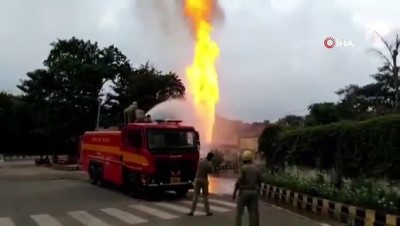 itfaiye araci -  - Hindistan'da benzin istasyonunda patlama : 8 yaralı Videosu