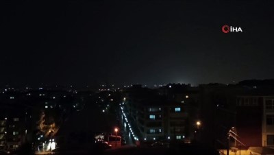  Bursa’da şimşekler geceyi gündüze çevirdi