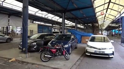  Dolu uyarısını duyan soluğu kapalı pazar yerlerinde aldı